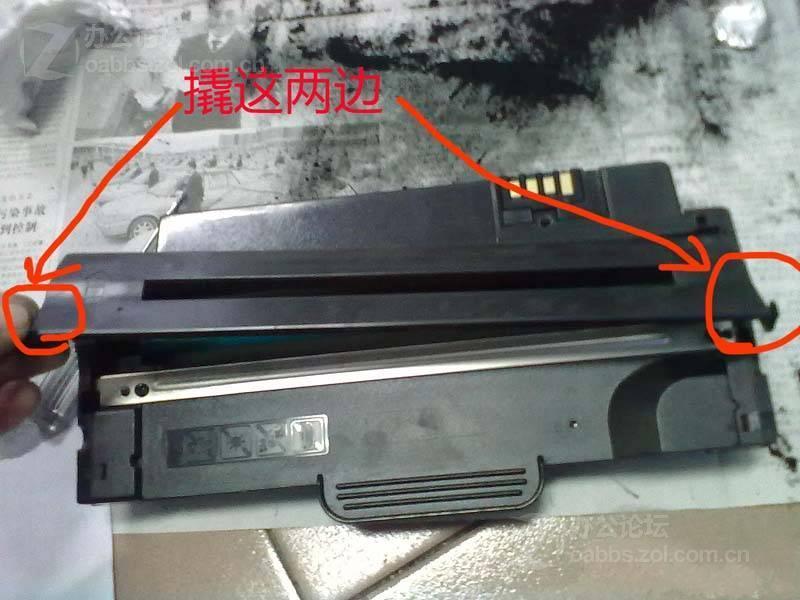 三星ML-1911打印机硒鼓加粉图解图片1