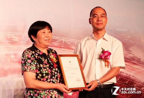 一个屏幕两幅画面 康佳发布双通道电视 